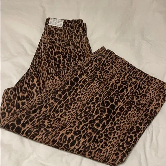 Reiterate Brown Leopard Print Wide-Leg Jeans
Size Small - Picture 5 of 9